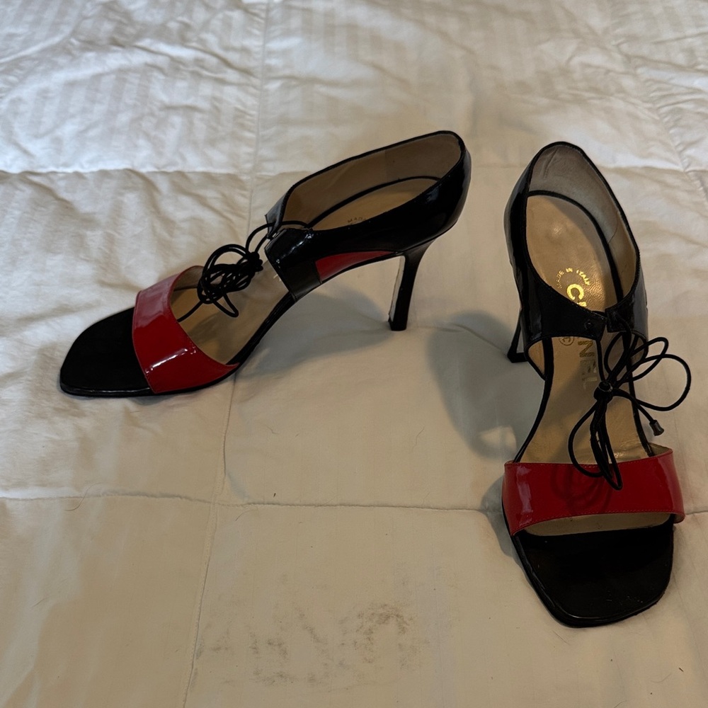 Vintage Chanel Chic Black and Red patent leather Women's Heels